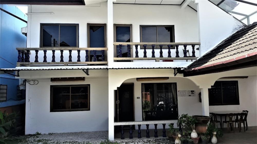 The Guest House Patong Bagian luar foto